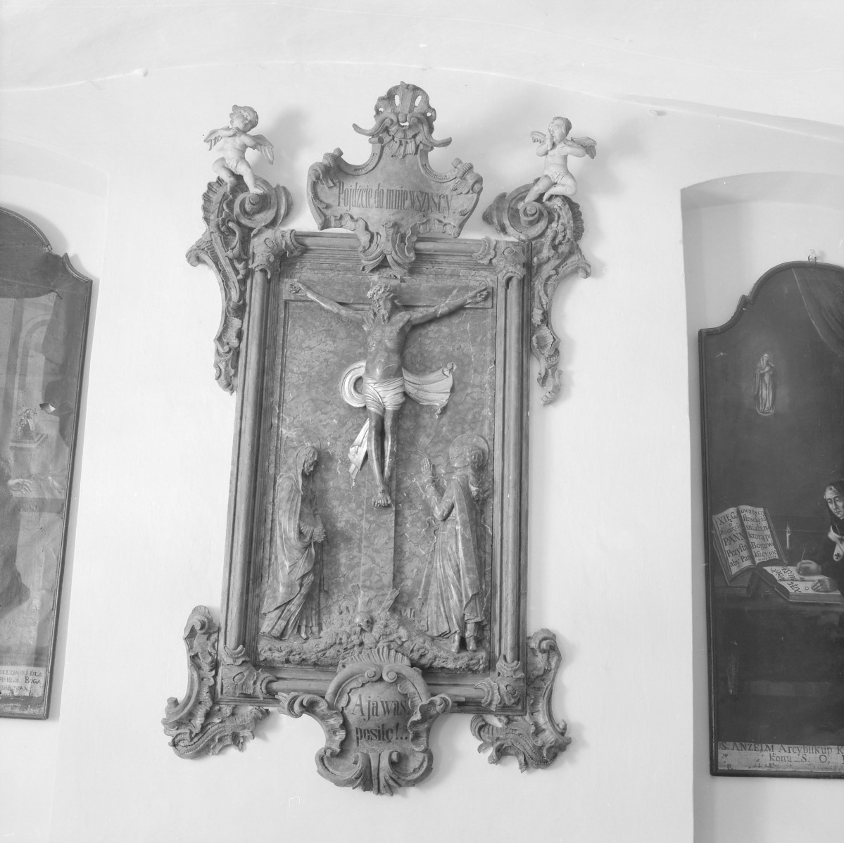 klasztor ss. Mniszek Benedyktynek - zbiory - rzeźba Ukrzyżowania z refektarza z 1559 r., skan 1