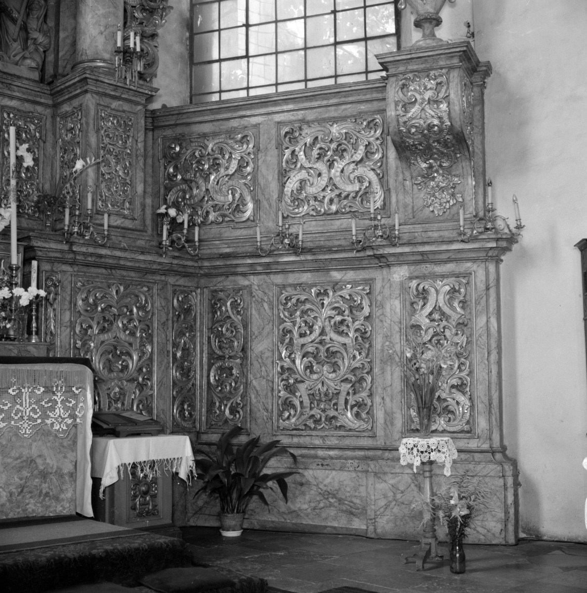 kościół Garnizonowy pw. św. Wojciecha i św. Stanisława - fragment ołtarza głównego, detale, skan 1