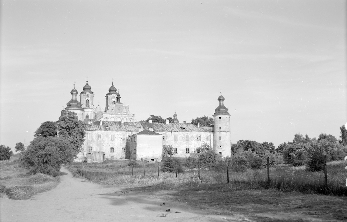 bazylika i kościół M.B. Częstochowskiej - widok ogólny, skan 1