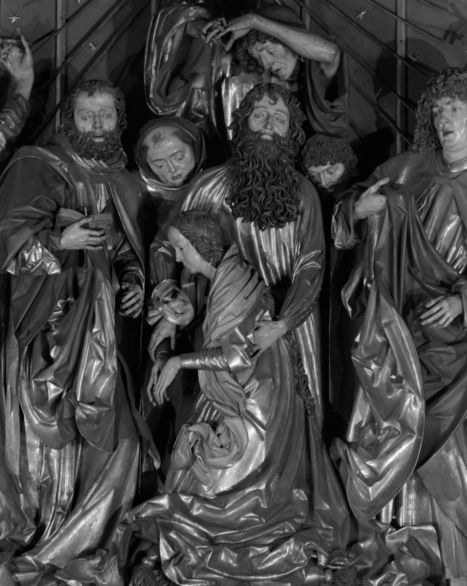 Kościół Mariacki pw. Wniebowzięcia Najświętszej Marii Panny - ołtarz Wita Stwosza: scena środkowa - Zaśnięcie Matki Boskiej - apostoł Jakub podtrzymujący Marię, skan 1