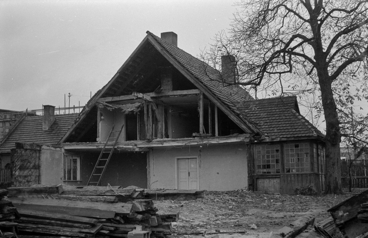 dworek - zniszczenia, skan 1