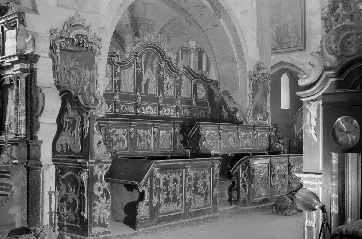 opactwo cysterskie, kościół -  wnętrze: stalle, skan 1