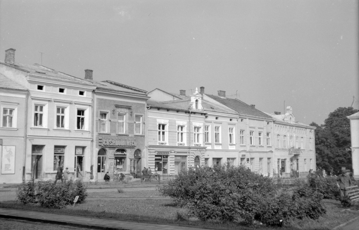 Pierzeja rynku część pn. Elewacje kamienic., skan 1