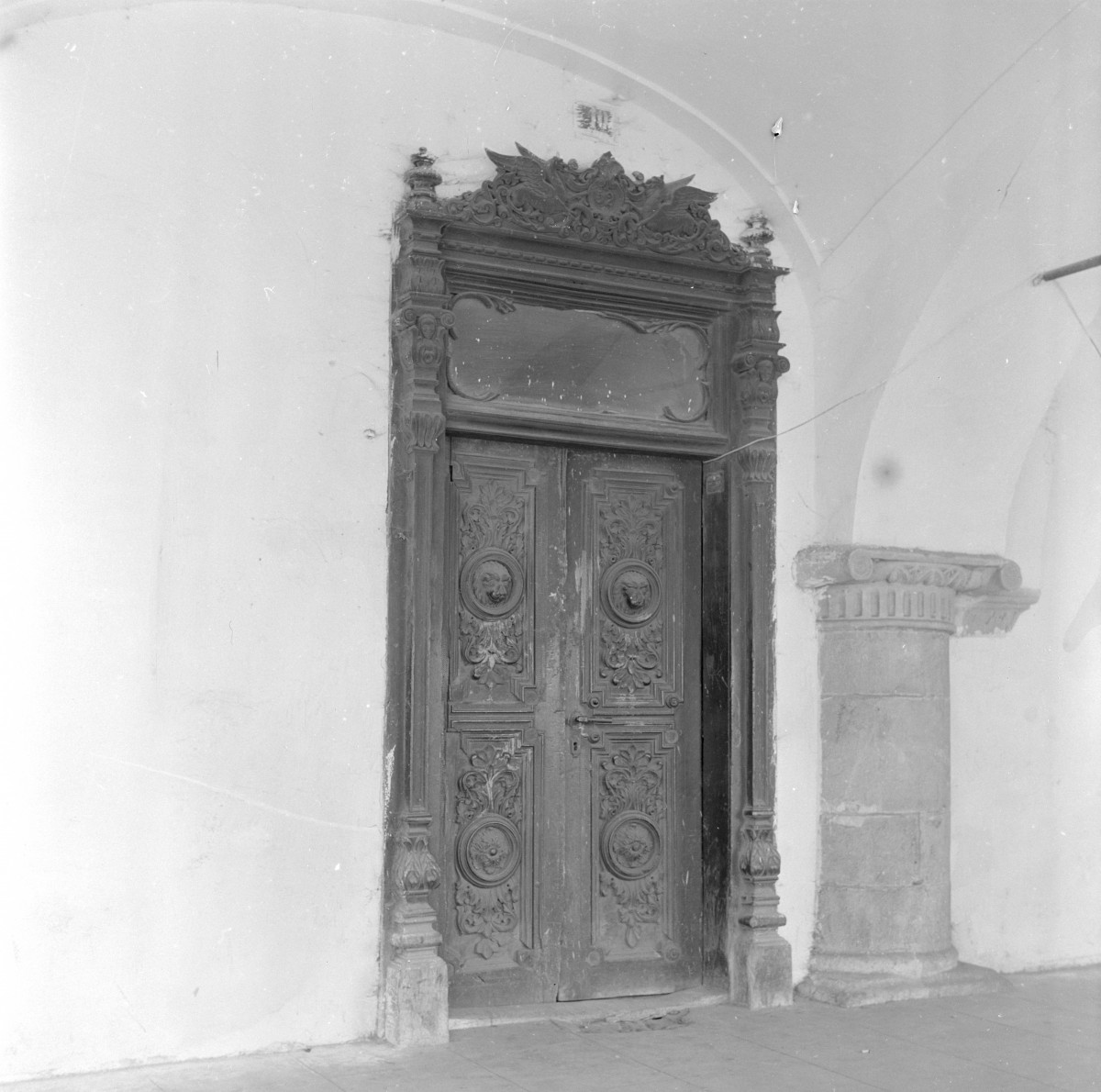 kamienica - portal, oddrzwia, skan 1