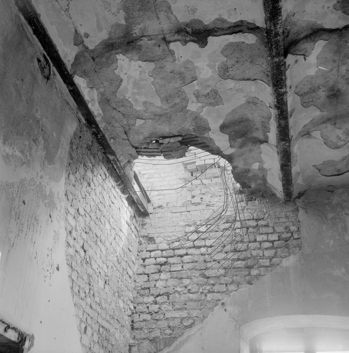 zamek - wnętrze, sala I piętro, skan 1