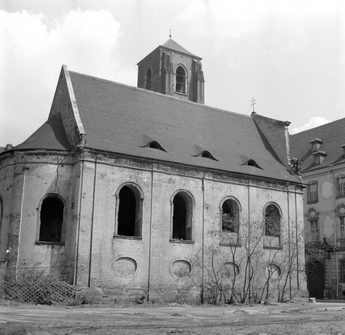 kościół św. Anny - elewacja boczna prezbiterium, skan 1