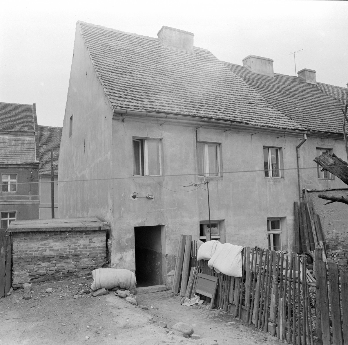 dom mieszkalny, ul. Narutowicza 14 - elewacja od podwórza, skan 1