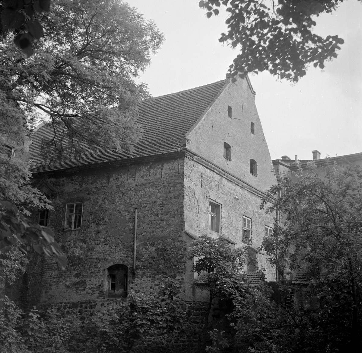 szkoła ewangelicka - elewacja zachodnia, skan 1
