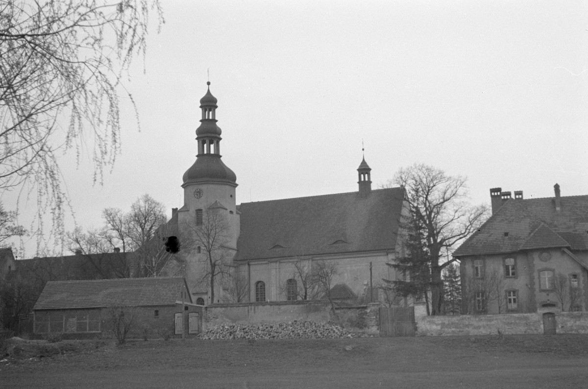 elewacja boczna kościoła Bożego Ciała i św. Norberta w Czarnowąsach w zespole daw. klasztoru Norbertanek, skan 1