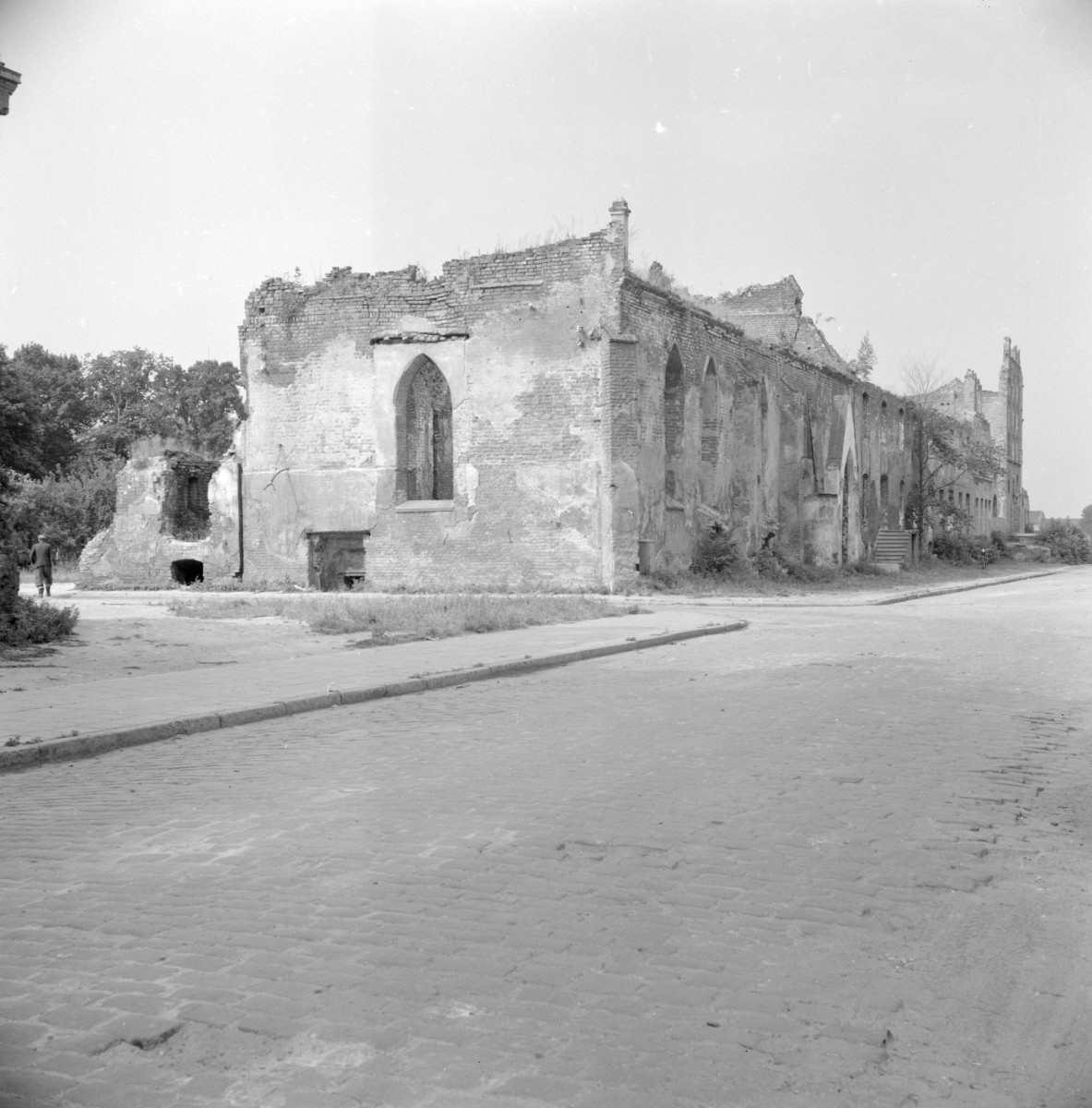 kościół pw. Św. Ducha, ob. Biblioteka Wojewódzka - widok od północnego wschodu, skan 1