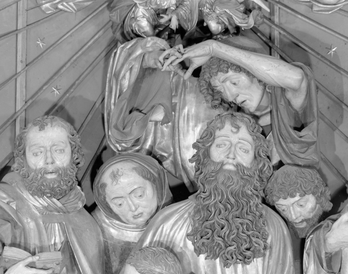 Kościół Mariacki pw. Wniebowzięcia Najświętszej Marii Panny - ołtarz Wita Stwosza: scena środkowa - Zaśnięcie Matki Boskiej - głowy apostołów, skan 1