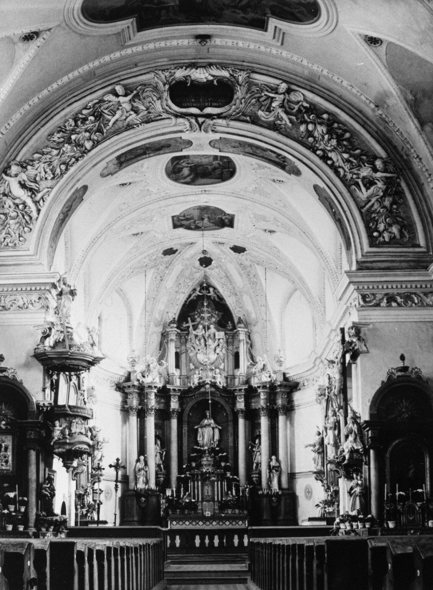 kościół pw. Narodzenia Najświętszej Marii Panny - wnętrze - prezbiterium - ołtarz główny, skan 1