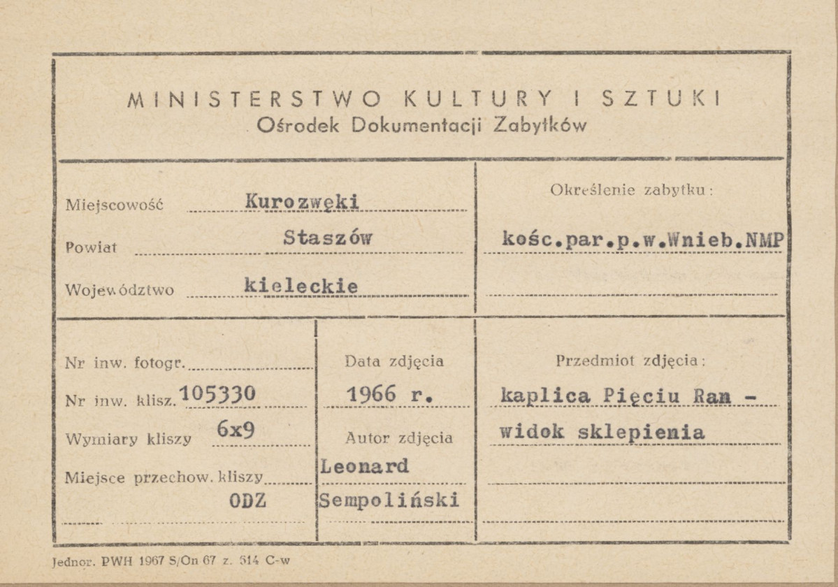 Kościół parafialny - wnętrze, widok na sklepienie kopuły - metryczka, skan 1