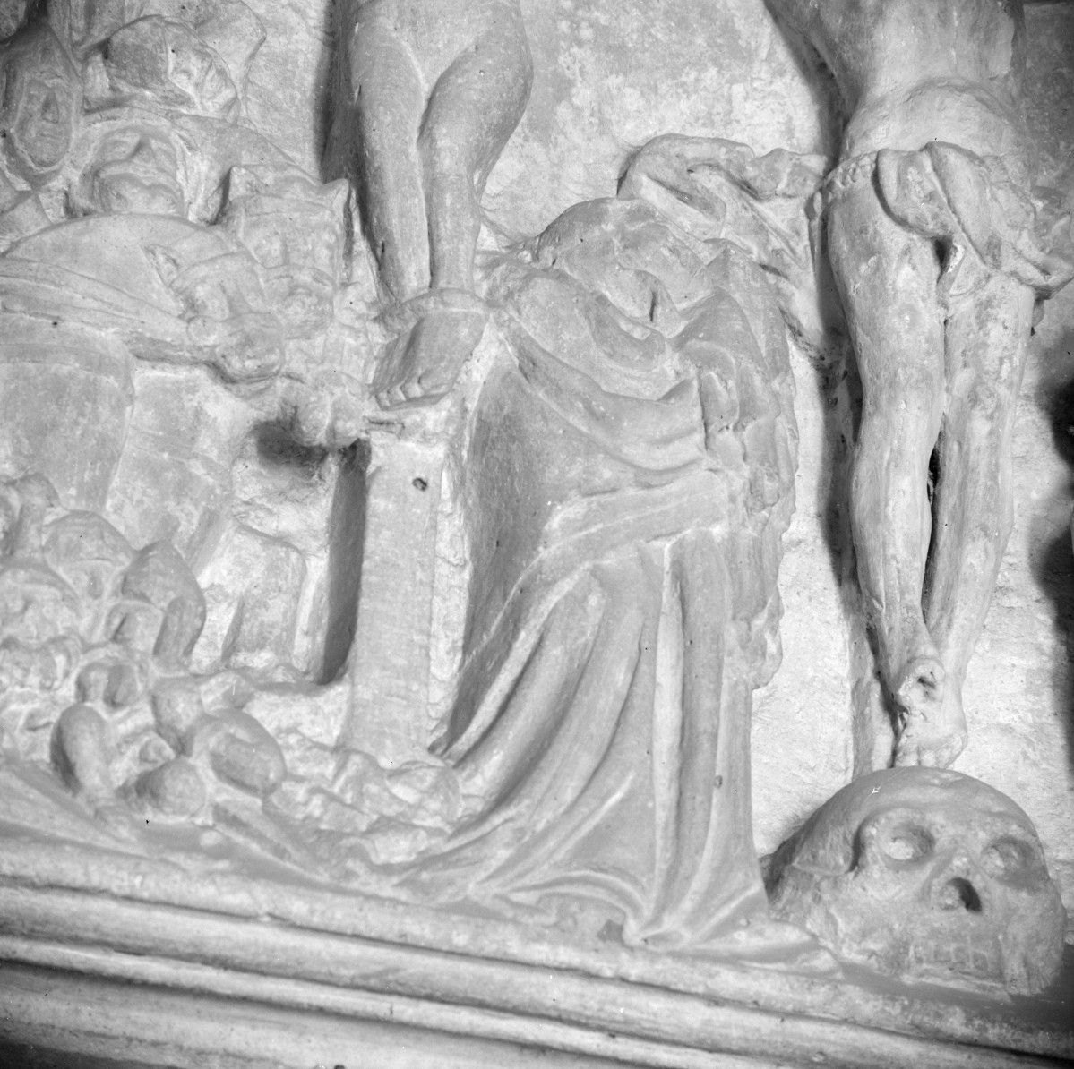 Katedra pw. Wniebowzięcia Najświętszej Marii Panny i św. Wojciecha - elewacja północna, portal tympanon, fragment, skan 1