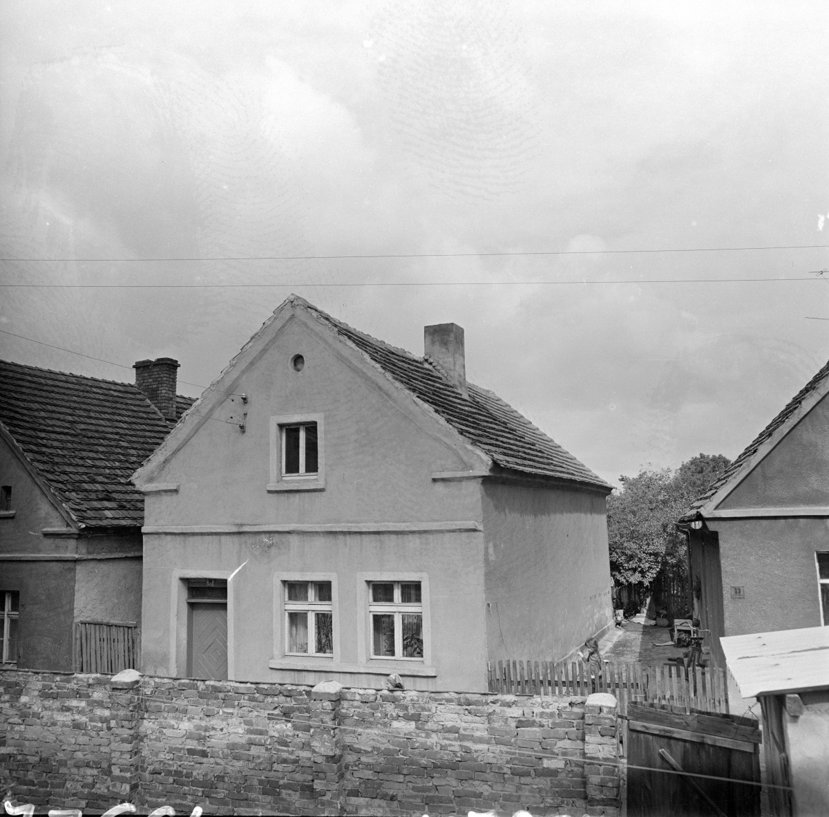 dom mieszkalny - widok zewnętrzny, skan 1