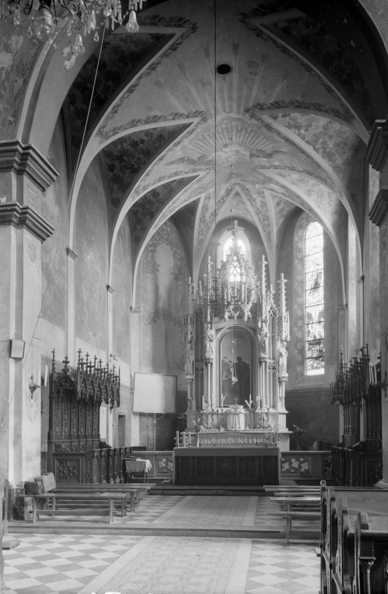 kościół parafialny pw. św. Jana Chrzciciela - wnętrze: prezbiterium, skan 1