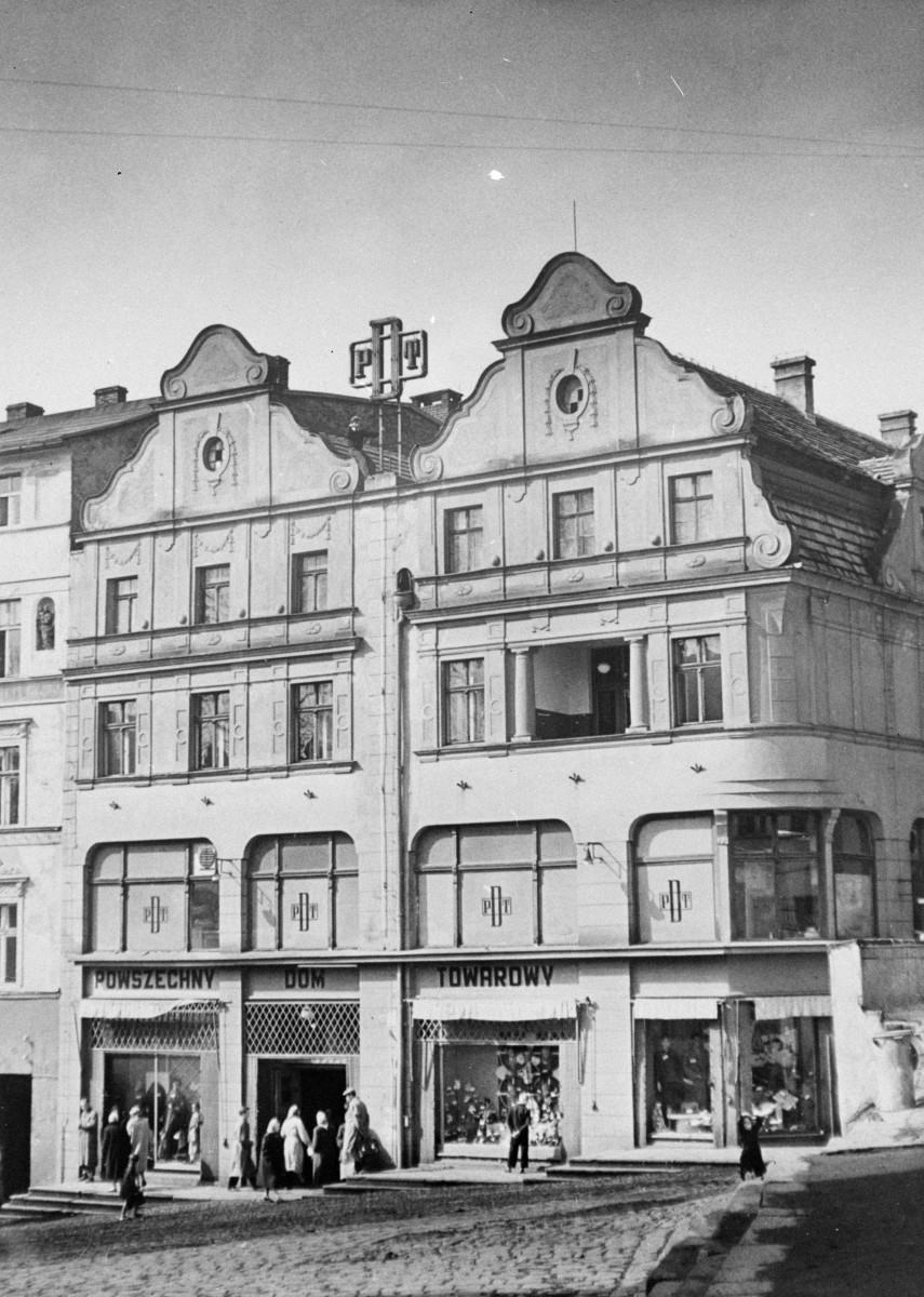rynek miejski - pierzeja zachodnia - kamienice - elewacje frontowe, skan 1