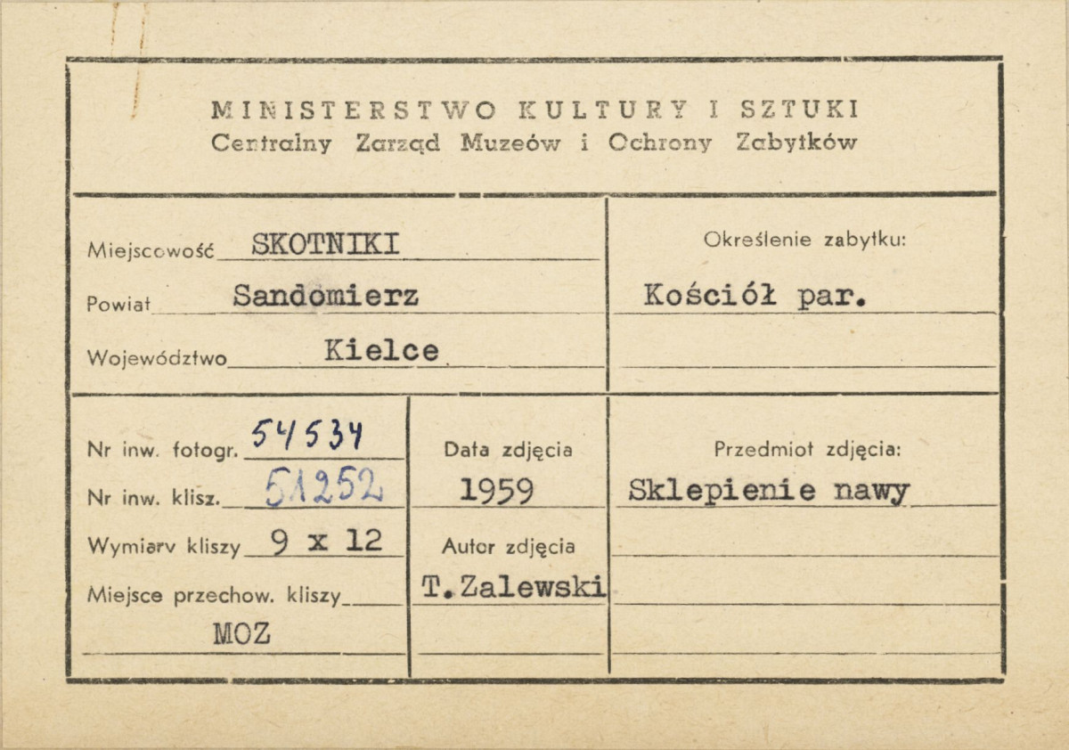 Kościół parafialny - wnętrze, widok sklepienia nawy - metryczka, skan 1