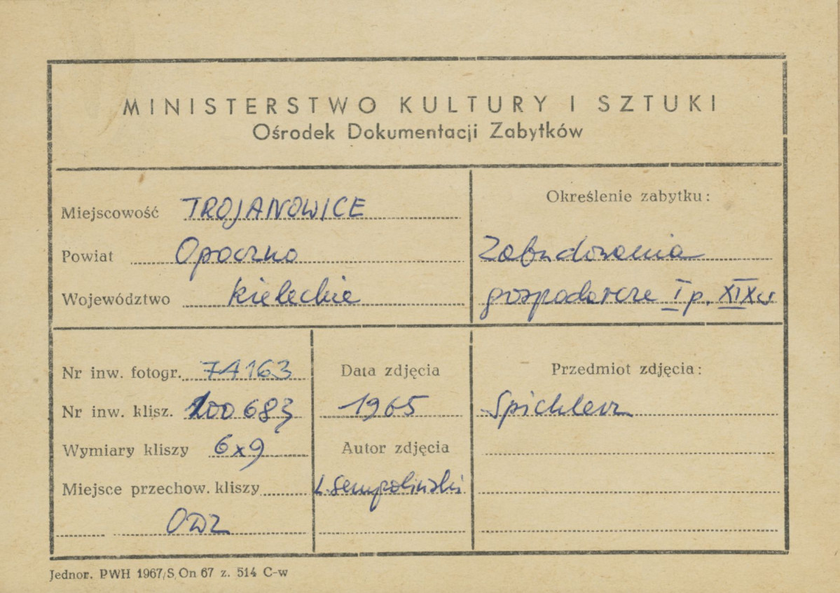 Zespół dworski - spichlerz, widok ogólny - metryczka, skan 1