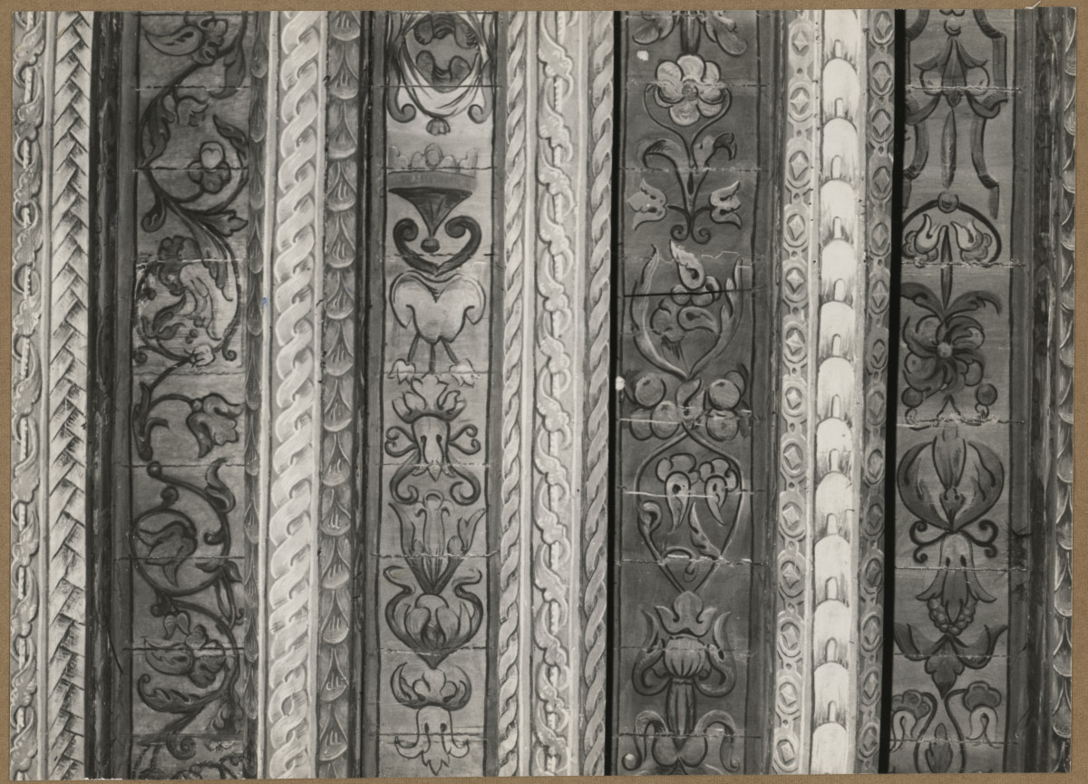 Pałac biskupów - wnętrze, d. komnata biskupia, fragment polichromii stropu , skan 1