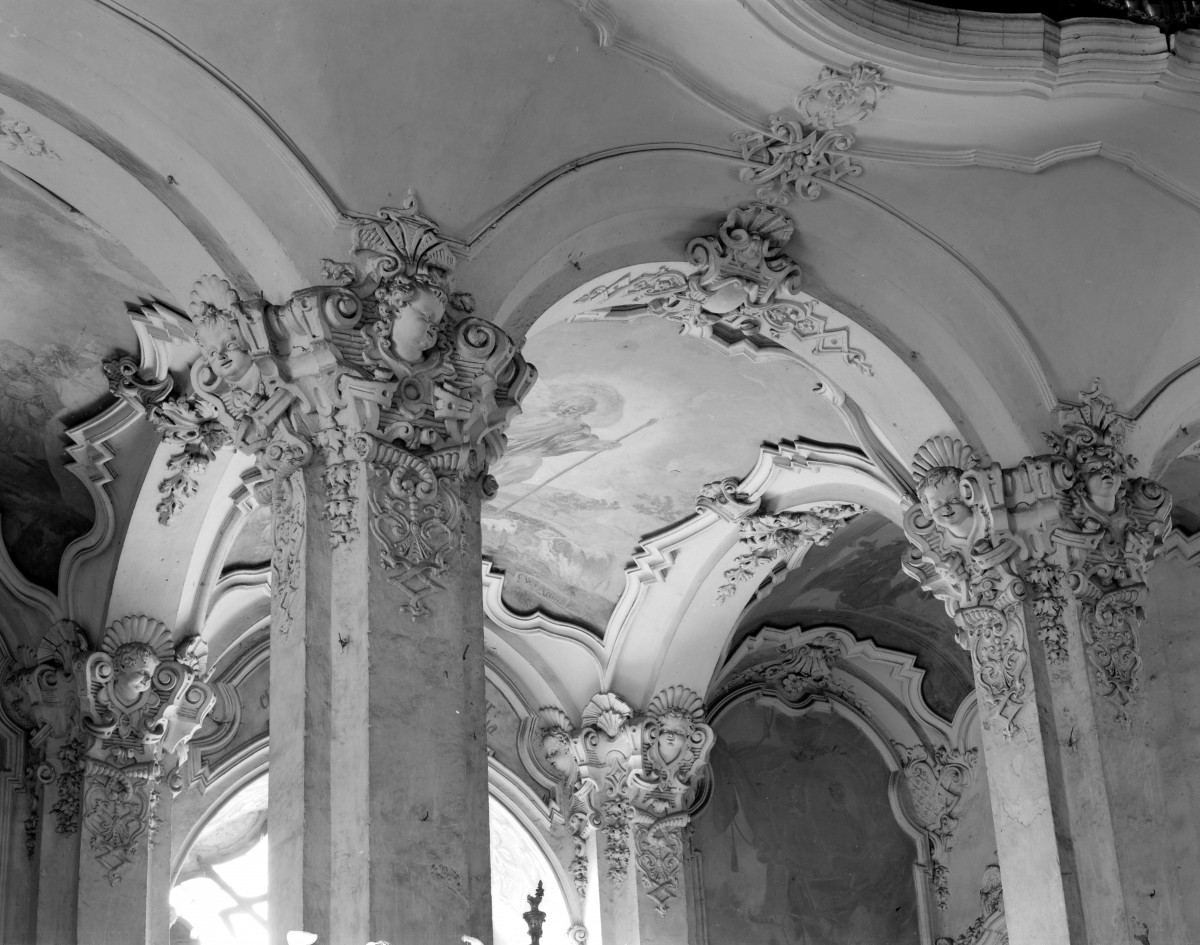 klasztor Benedyktynek - kościół pw. Wniebowzięcia Najświętszej Maryi Panny - wnętrze - kruchta - fragment sklepienia, skan 1