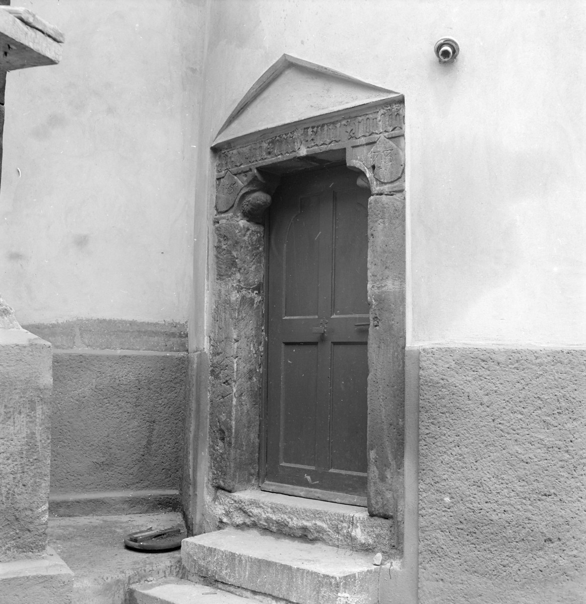 Kościół św. Marcina - portal gotycki, skan 1