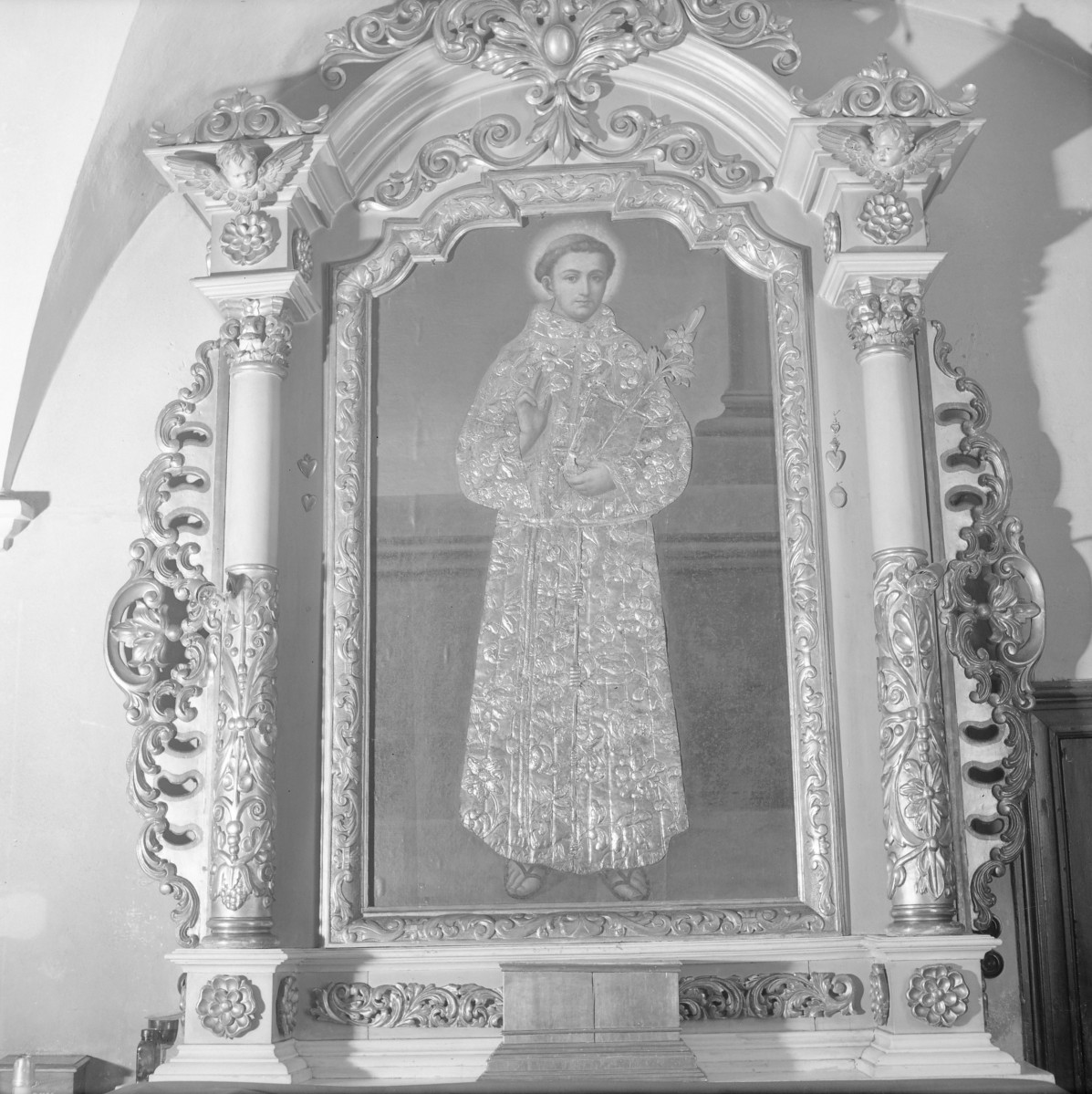 Kościół św. Jan Chrzciciela i św. Jana Ewangelisty - wnętrz kościoła górnego: ołtarz w kaplicy z wizerunkiem św. Antoniego., skan 1