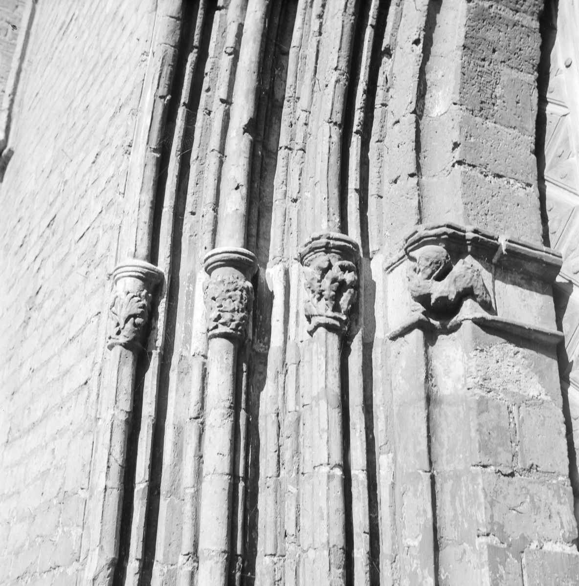 Kościół Wniebowzięcia Najświętszej Maryi Panny -fragment portalu zachodniego. Detale, archiwolta., skan 1
