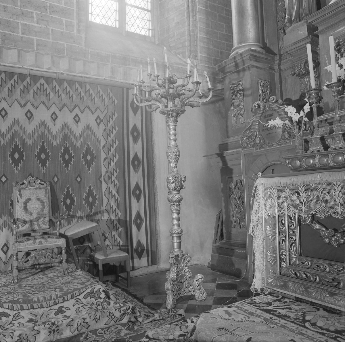 kościół pw. Wniebowzięcia Najświętszej Maryi Panny - zbiory - lichtarz paschalny, skan 1