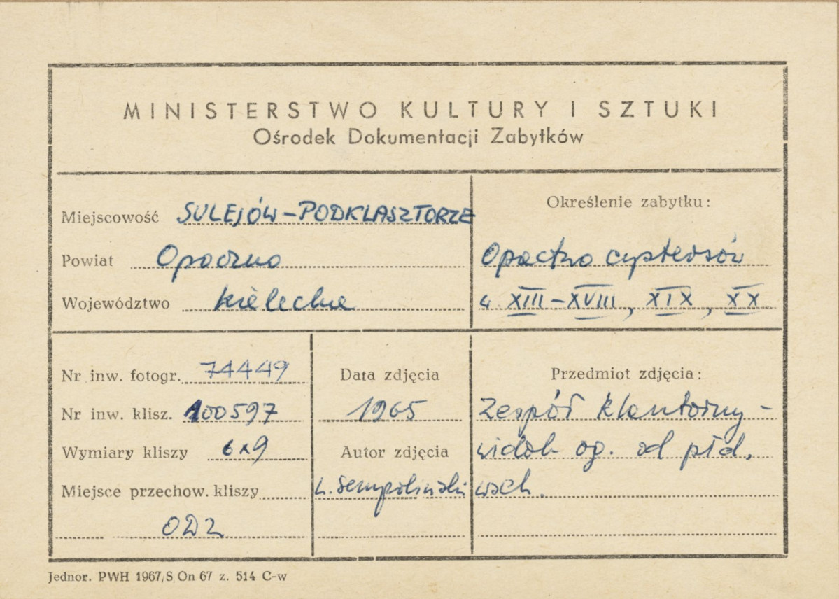 Zespół opactwa cystersów - widok ogólny od strony płd. - metryczka, skan 1
