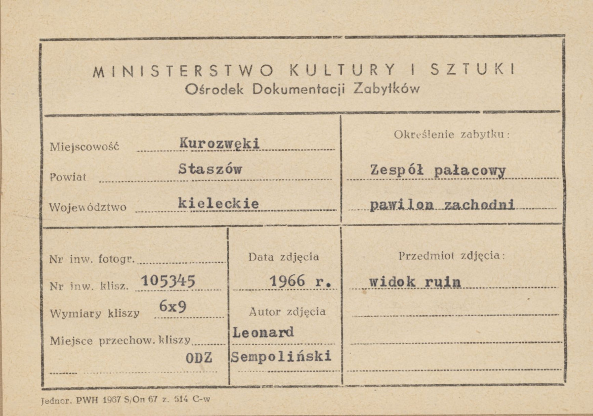 Zespół pałacowy - pawilon zachodni - widok ruin od strony płd-wsch. - metryczka, skan 1
