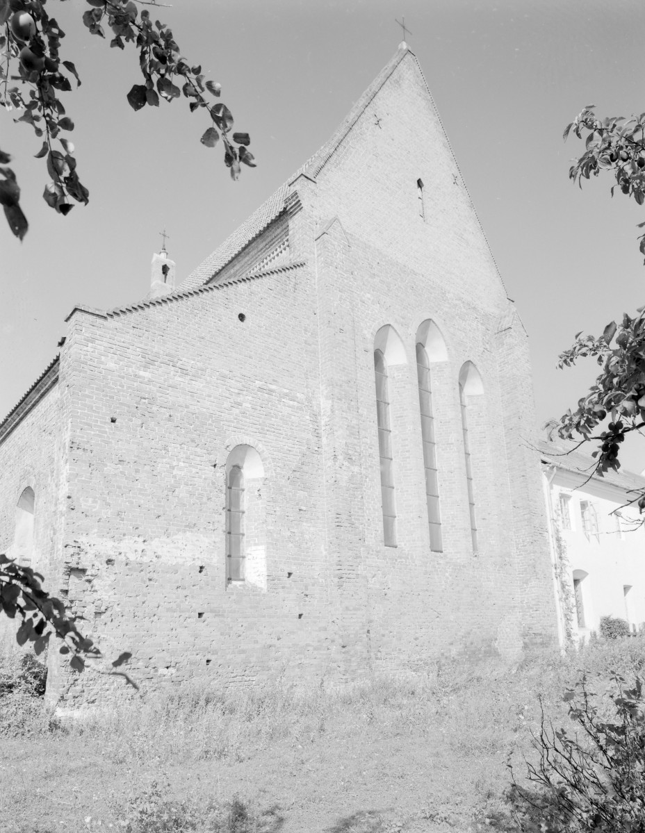 kościół, ob. filialny pw. św. Jana Chrzciciela - widok na prezbiterium, skan 1