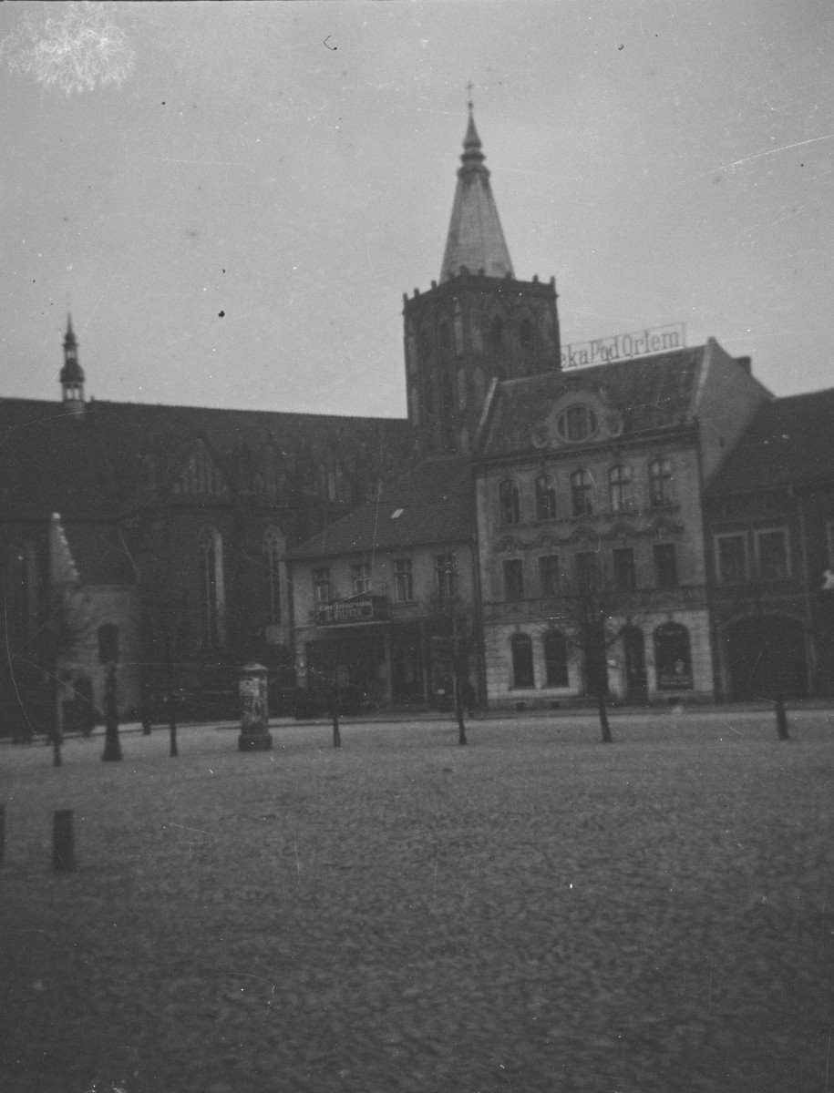 kościół i kamienice, rynek, skan 1
