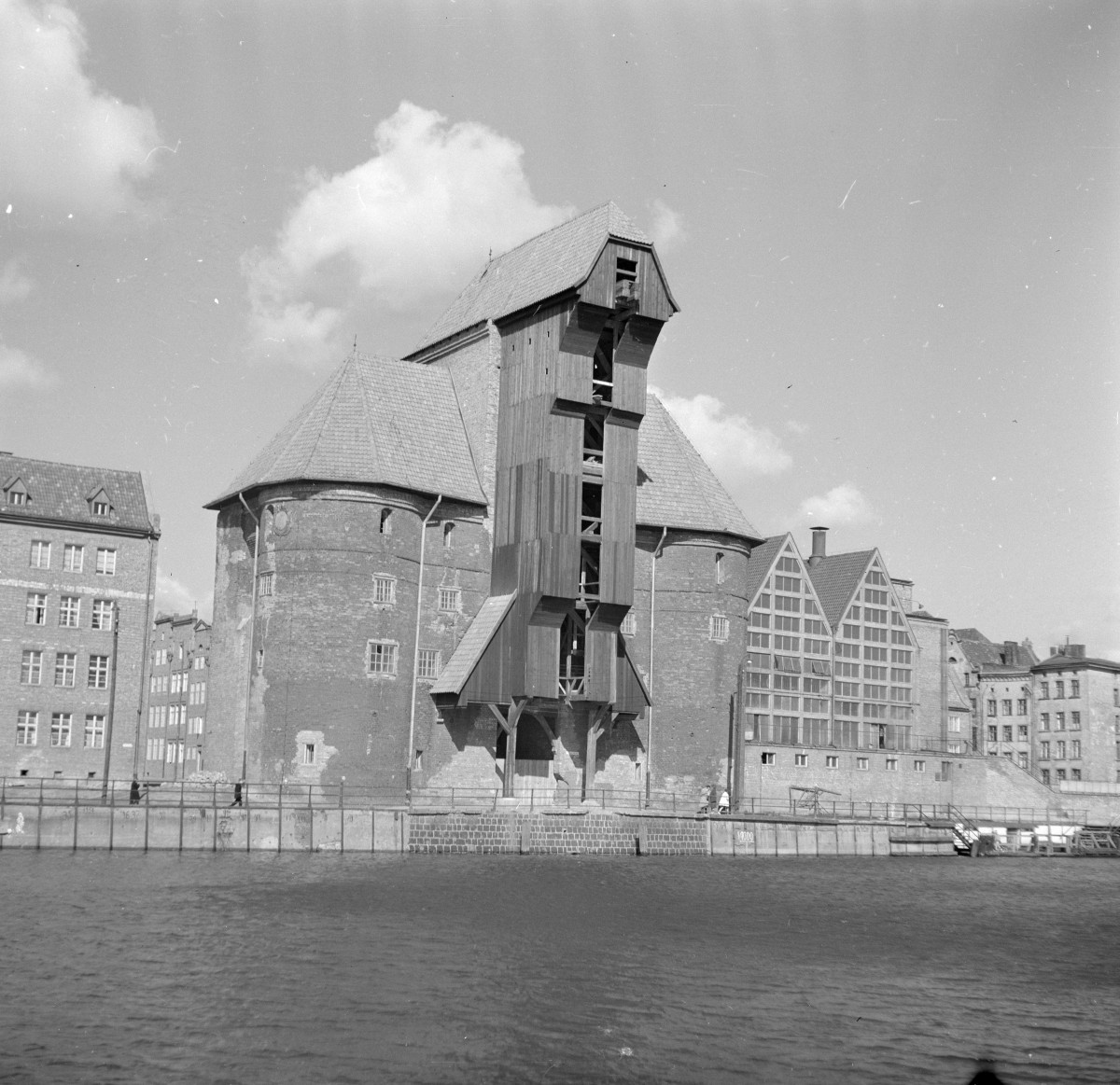 Żuraw XIV-WV odbudowa 1957-9 - widok zewnętrzny, skan 1