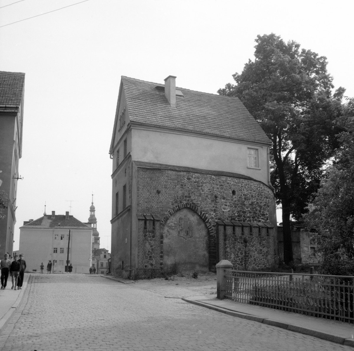 brama Żagańska - widok ogólny, skan 1