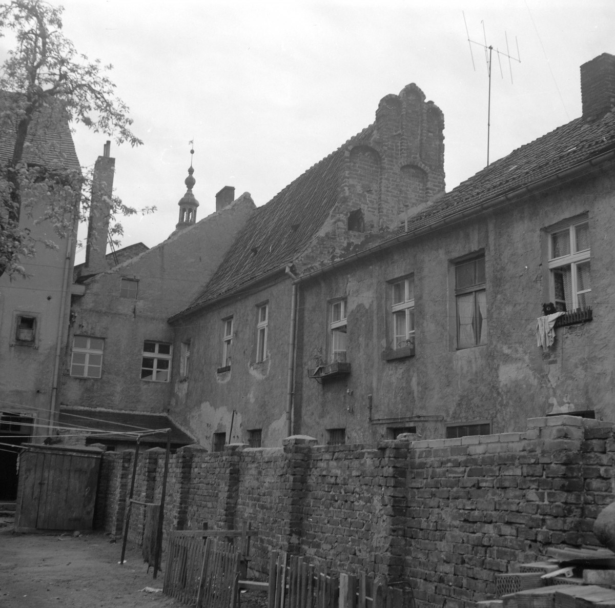 kamienica - gotycki szczyt oficyny, skan 1