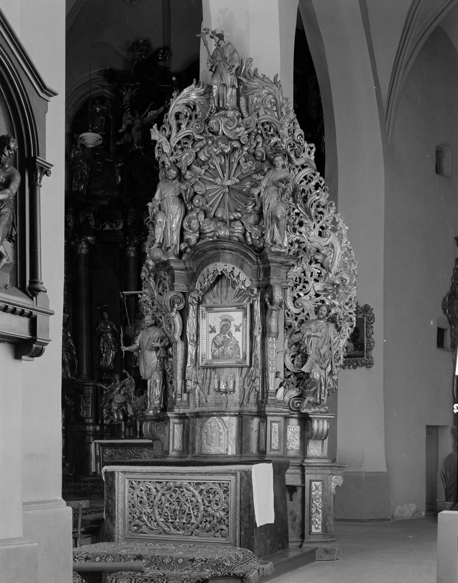 kościół pw. Wniebowzięcia Najświętszej Maryi Panny i św. Mikołaja - wnętrze - nawa główna - ołtarz boczny MB Częstochowskiej, skan 1