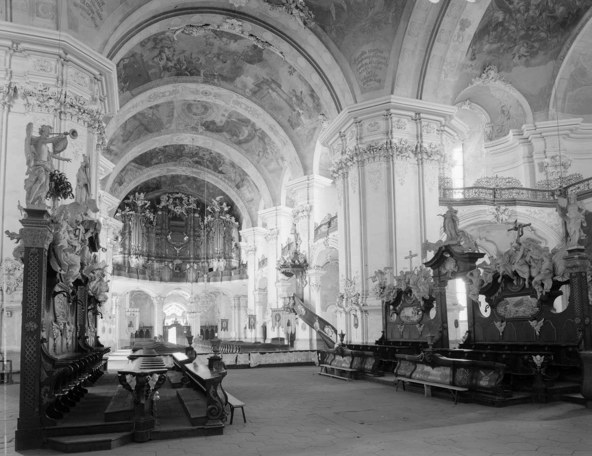 klasztor Benedyktynek - kościół pw. Wniebowzięcia Najświętszej Maryi Panny - wnętrze - prezbiterium - nawa główna - organy, skan 1