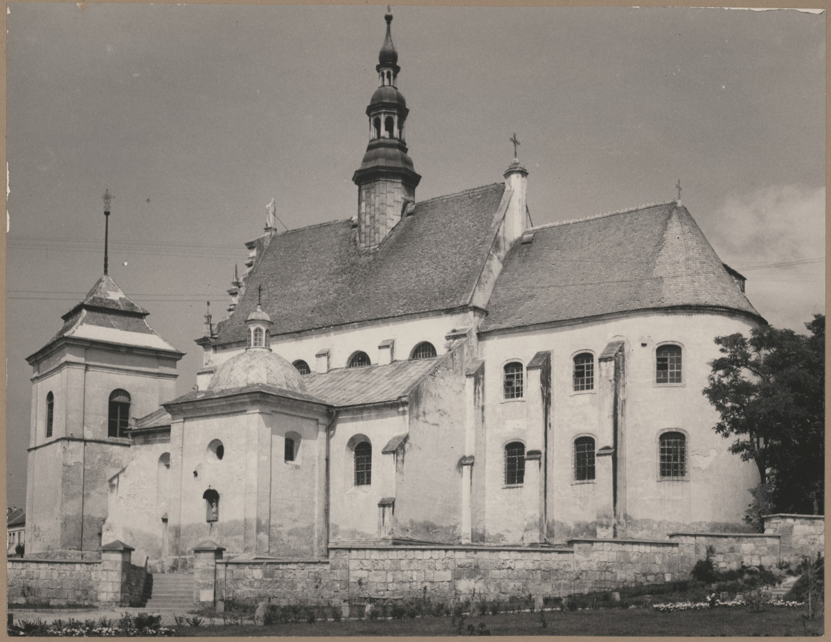 Kościół parafialny - widok ogólny od płd. - wsch. , skan 1