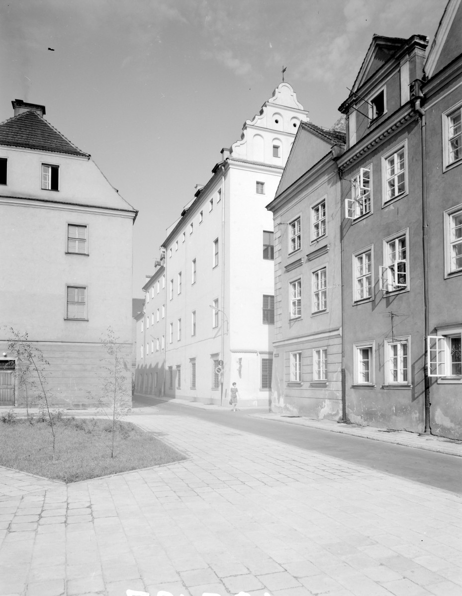 Pałac Górków - fragment elewacji bocznej., skan 1