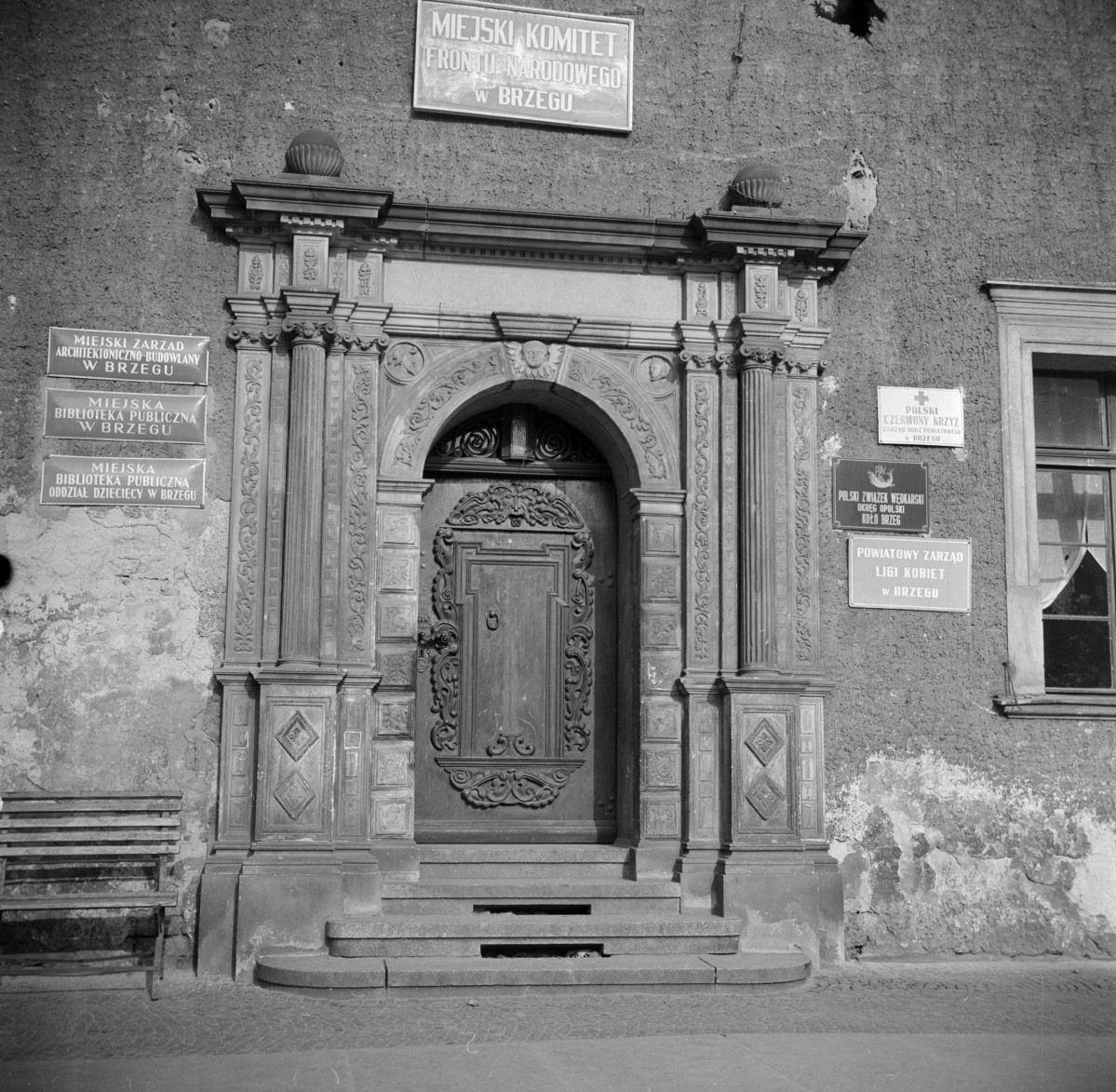 ratusz - portal, skan 1