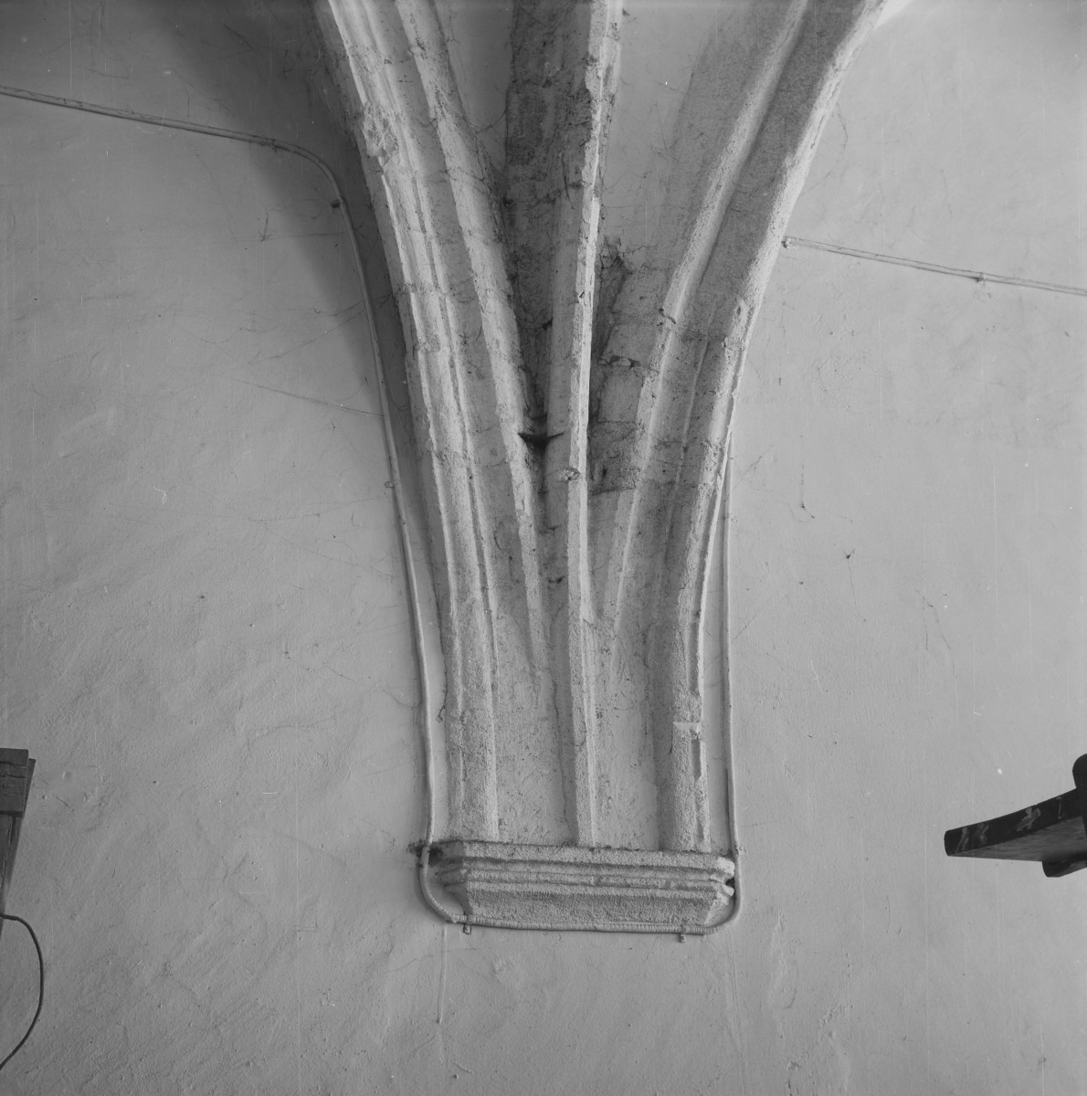 Zamek na Ostrowie Tumskim. Wnętrze - wspornik sklepienia., skan 1