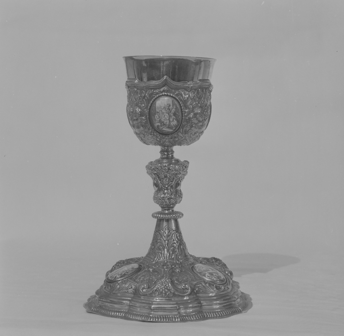 kościół pw. św. Jakuba Apostoła i św. Agnieszki, Dziewicy i Męczennicy - zbiory - kielich z 1731 roku /M. Vogelhund/, skan 1