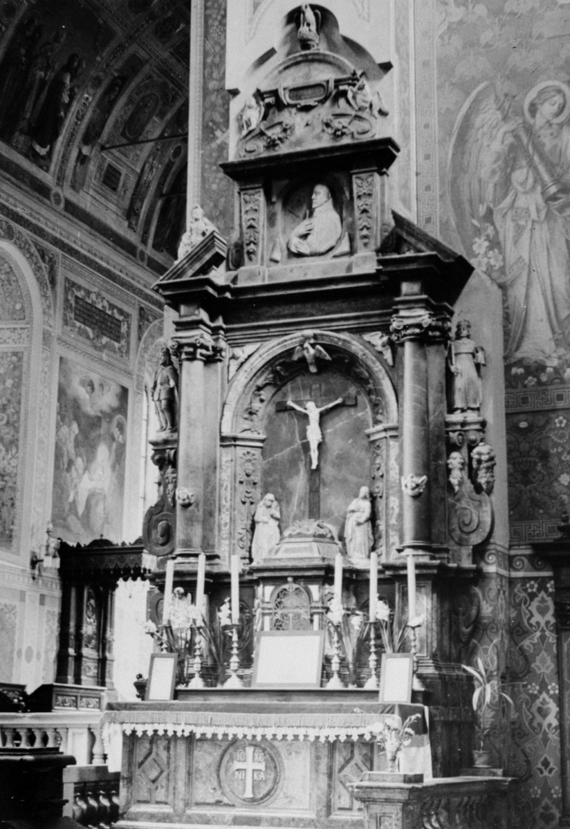 bazylika katedralna - ołtarz Ukrzyżowany, popiersie św. Ignacego Loyoli, skan 1