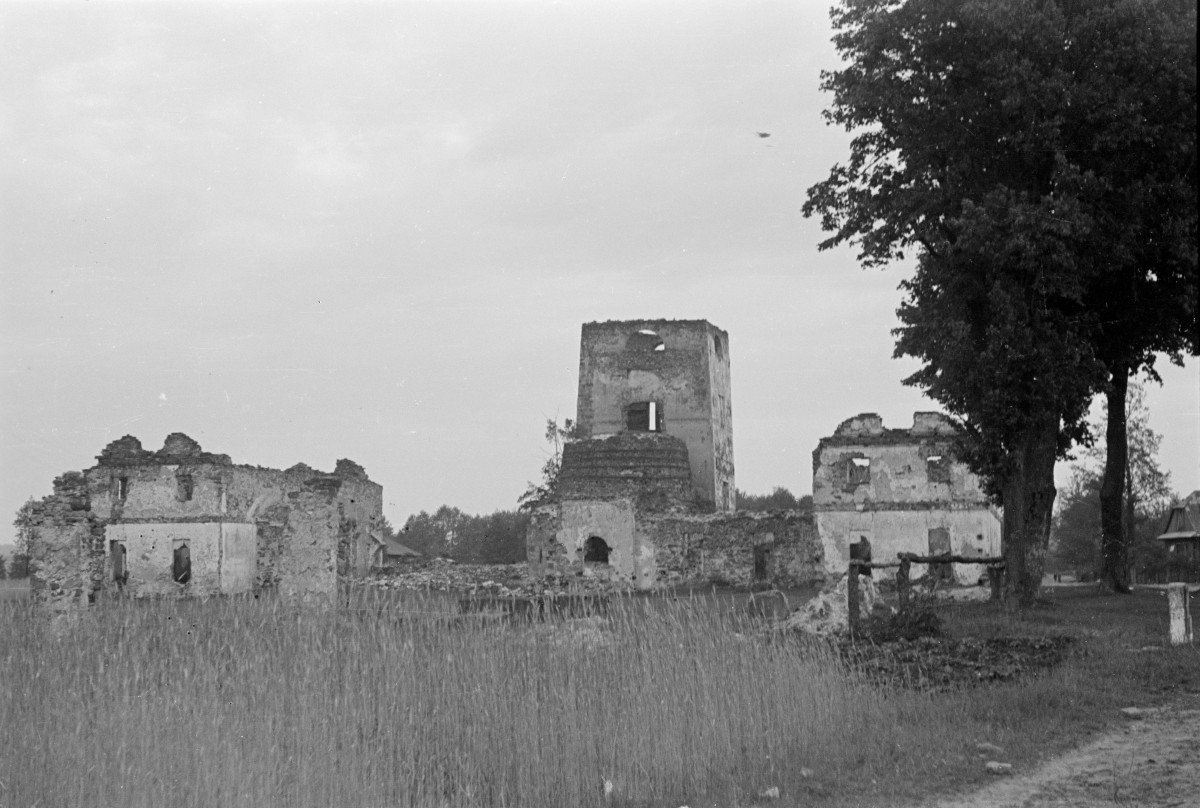 były zakład przemysłowy - widok ogólny, skan 1