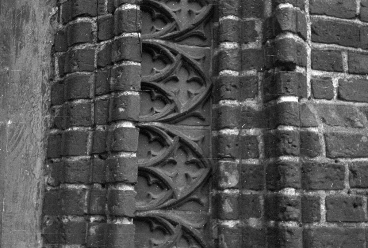kościół pw. Wniebowzięcia Najświętszej Maryi Panny i św. Andrzeja - portal - detal architektoniczny, skan 1