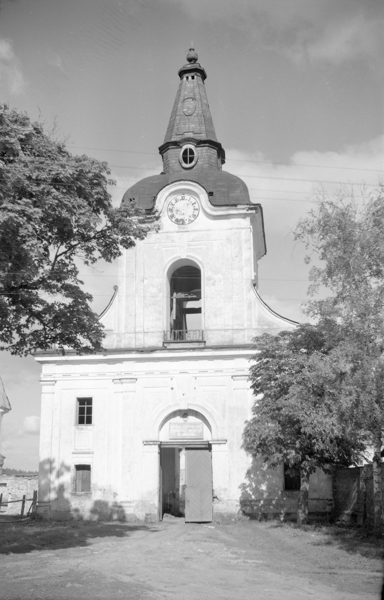 Pałac Opatów - brama wjazdowa., skan 1