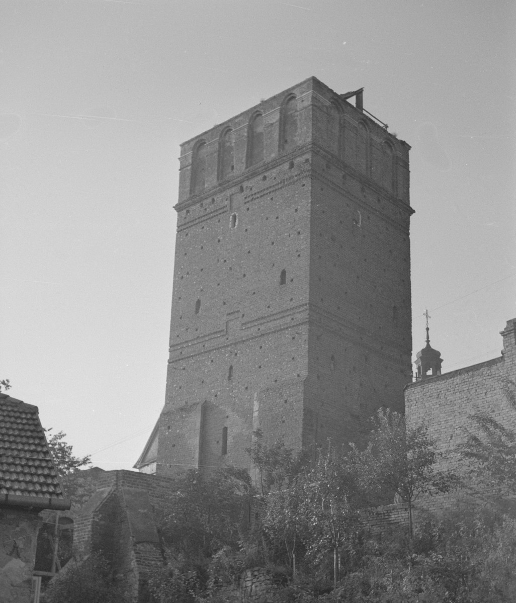 wieża bramy opatowskiej - elewacja płn. -zach., skan 1