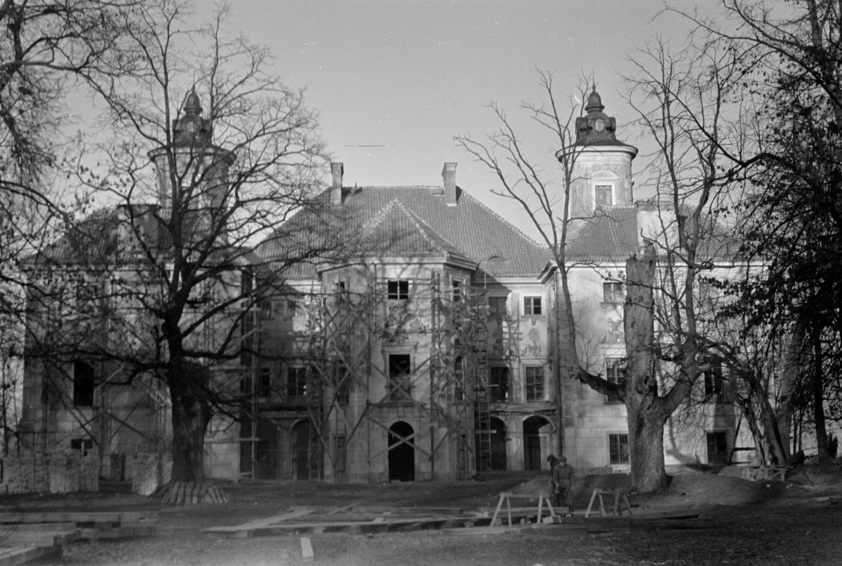 pałac Bielińskich - fasada, zespół pałacowo parkowy, skan 1