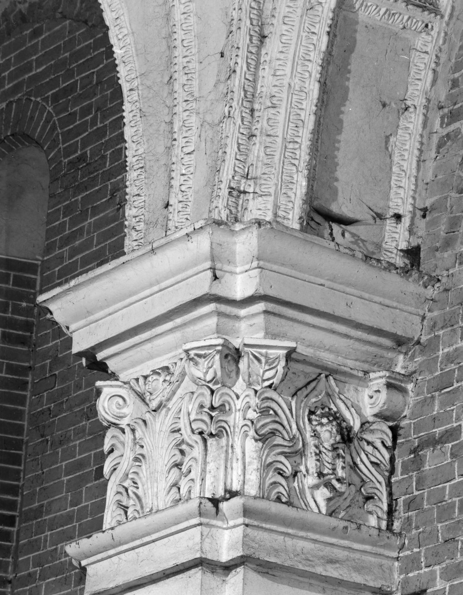 kościół katedralny pw. Narodzenia Najświętszej Marii Panny - wnętrze: głowica filaru w prezbiterium, skan 1